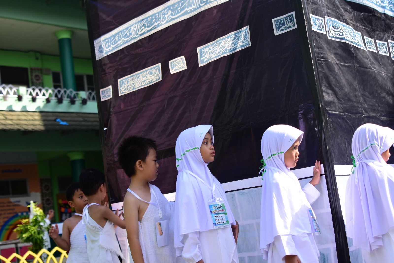Manasik Haji RA Baitul Maal: Mengenalkan Rukun Islam dengan Pengalaman Nyata